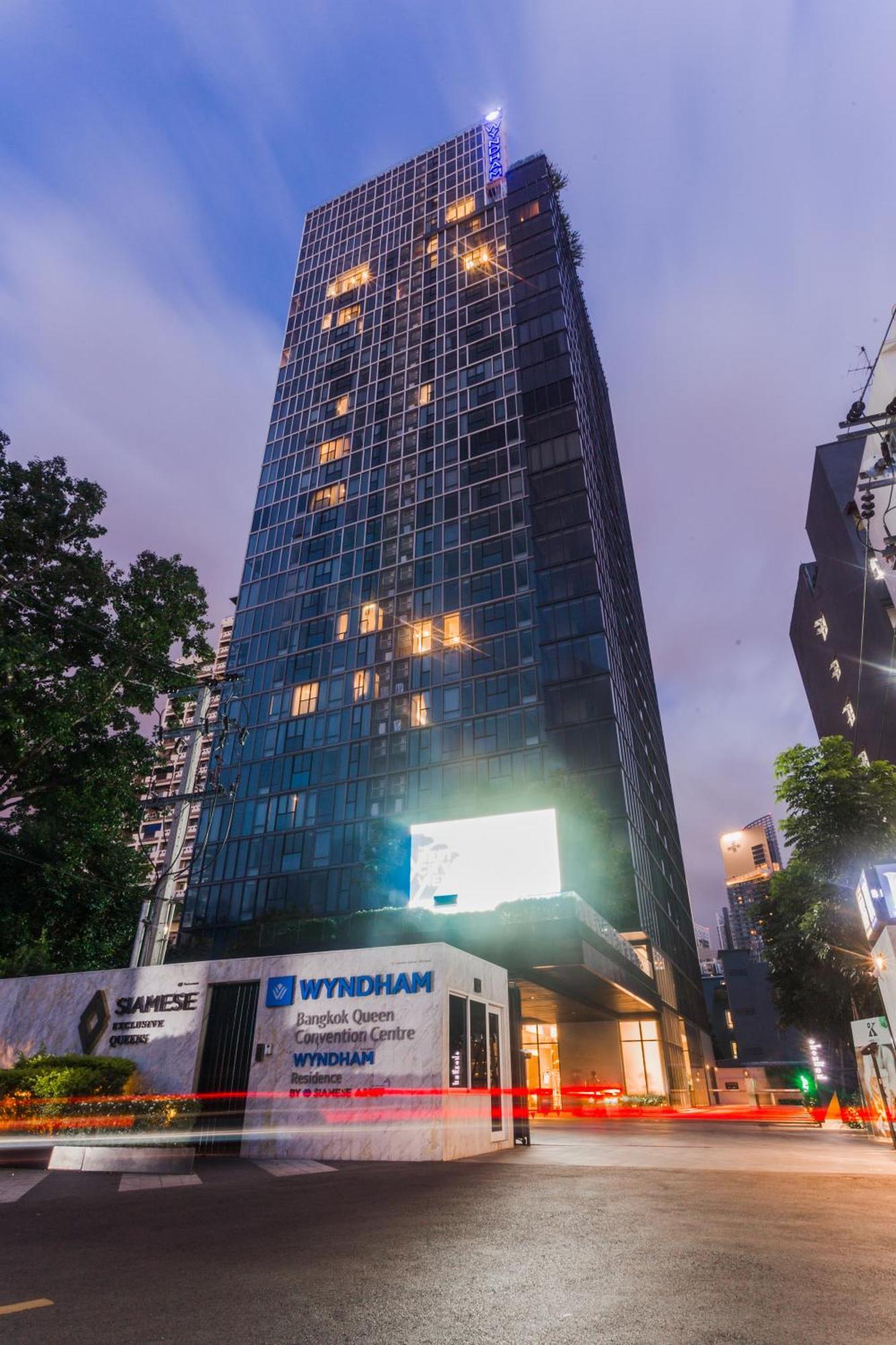 Wyndham Bangkok Queen Convention Centre Exterior photo