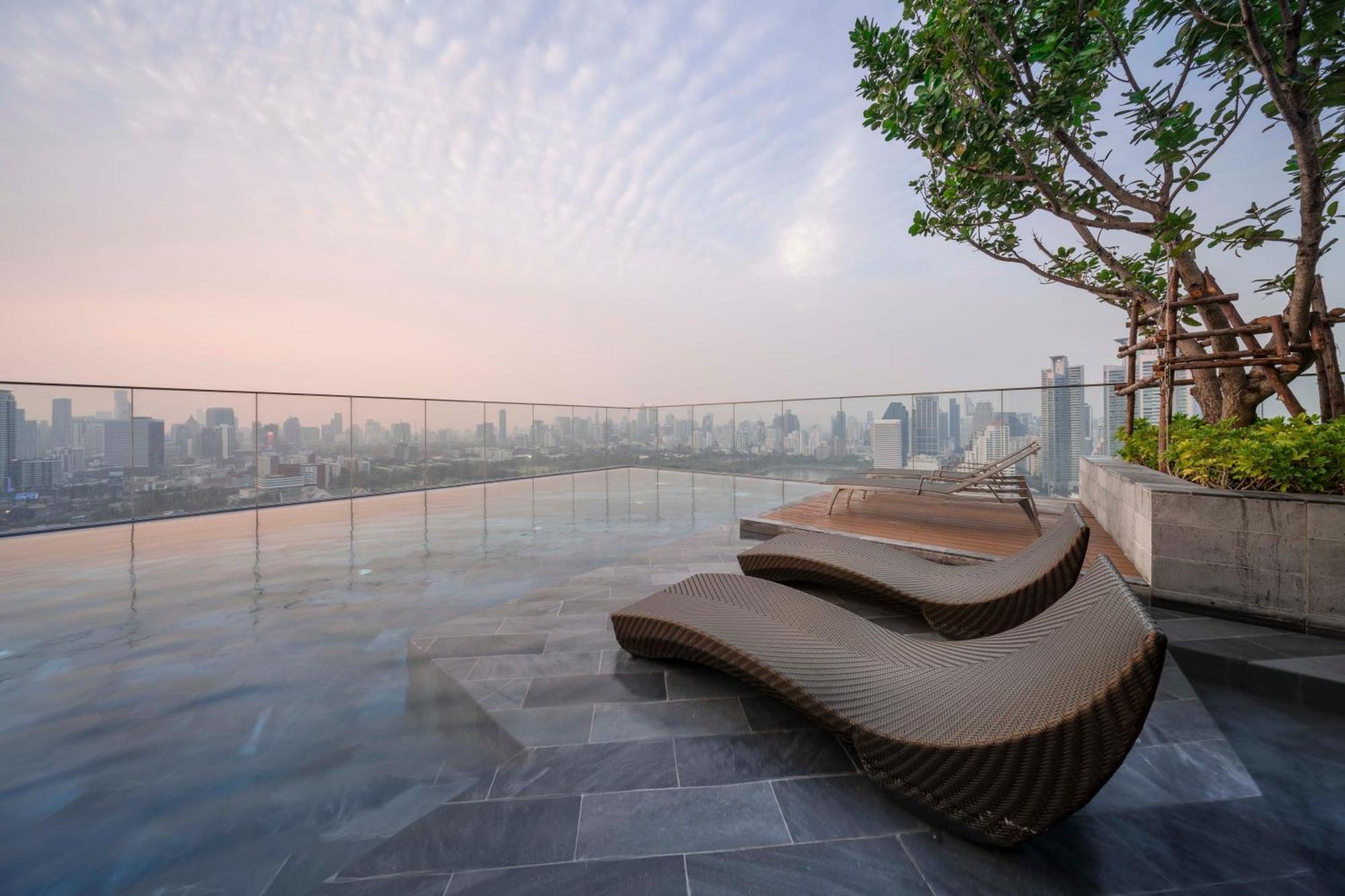Wyndham Bangkok Queen Convention Centre Exterior photo