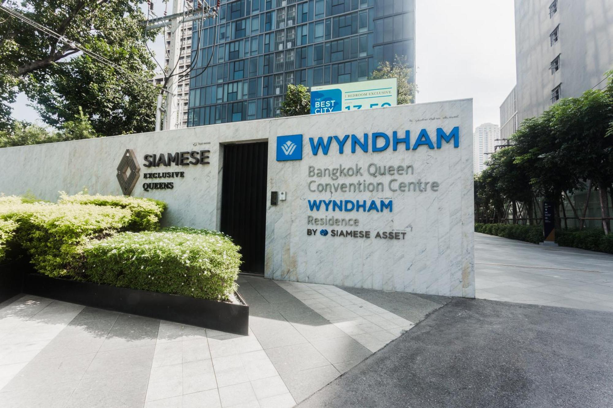 Wyndham Bangkok Queen Convention Centre Exterior photo