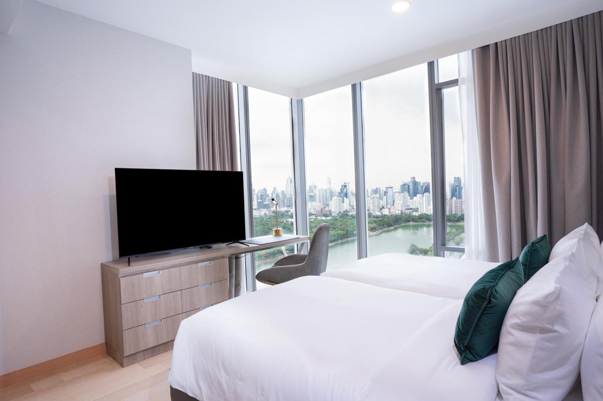 Wyndham Bangkok Queen Convention Centre Exterior photo